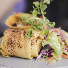 Фото Лаваш с сыром, овощами и яйцом: Рецепт ПП завтрака за 5 минут