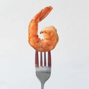 Фото Как правильно и быстро чистить креветки в домашних условиях? Лучшие советы и рекомендации