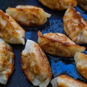 Фото Как жарить замороженные пельмени на сковороде