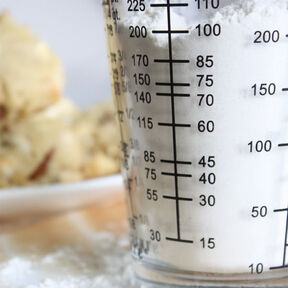 Фото Сколько грамм муки в 1 стакане (200 мл, 250 мл, 300 мл)?