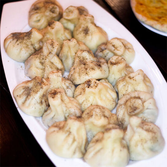 Фото Сколько нужно минут варить хинкали в кипящей воде на плите после закипания до готовности?