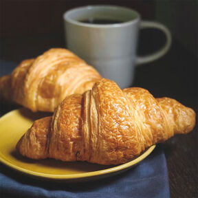 Фото Французских классических Круассанов с Ветчиной и Сыром из Готового Слоеного Теста на Завтрак