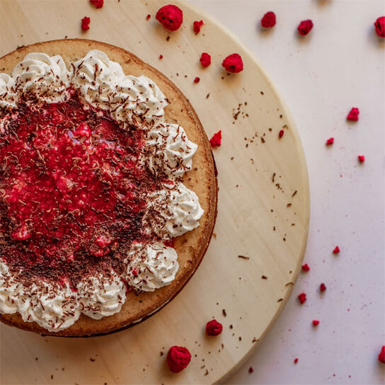 Фото вкусный простой и легкий торт на молоке и яйцах в духовке