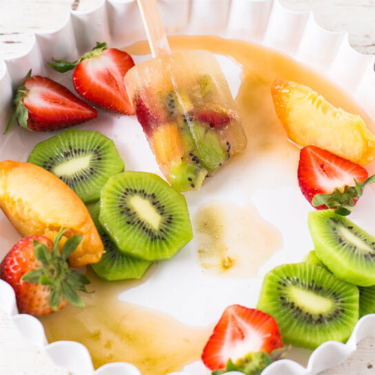 Фото как сделать и приготовить вкусное домашнее Мороженое-Сорбет "Фруктовое Ассорти" из Клубники, Киви и Персика: рецепт в домашних условиях