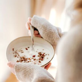 Фото Идеальная манная каша на молоке и воде - рецепт без комочков для 2 порций