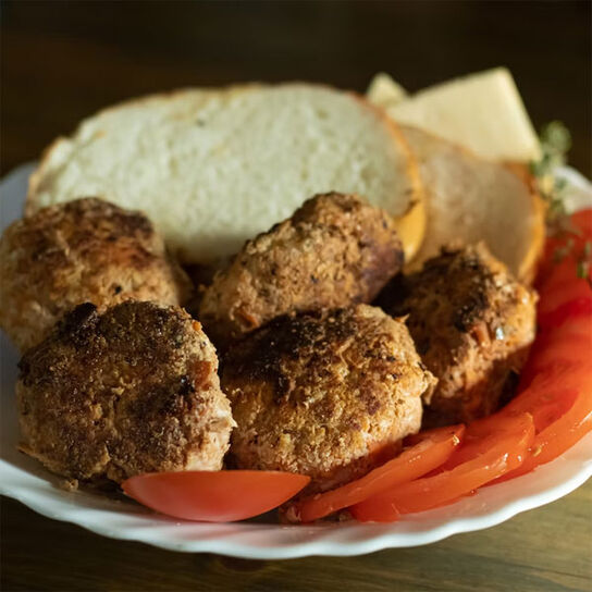 Фото вкусные домашние, сочные и нежные котлеты из мясного фарша на сковороде: правильный рецепт