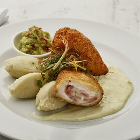 Фото Сколько по времени и как жарить котлеты по-Киевски на сковороде?