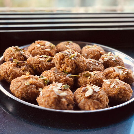 Фото домашние вкусные и сочные котлеты из мясного фарша в панировке в духовке: простой рецепт