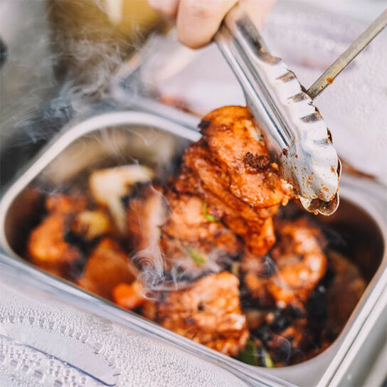 Фото Классический сочный и мягкий шашлык на мангале из свиной или говяжьей вырезки