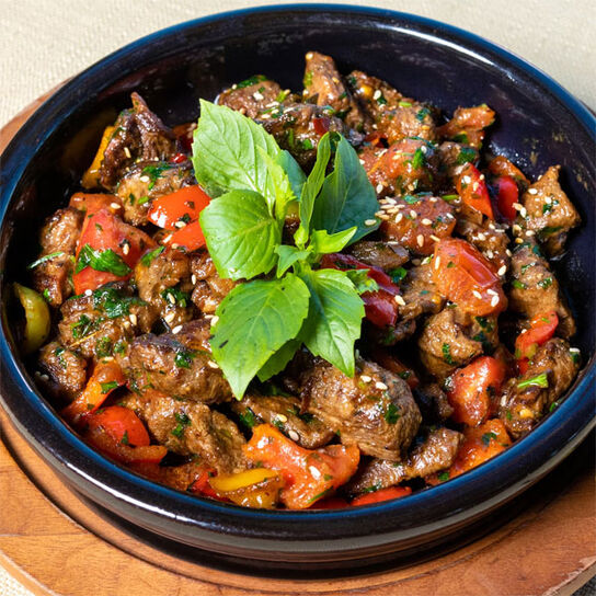 Фото как приготовить Нежное Мясо Тушеное с Овощами (без картошки): рецепт из свинины на сковороде