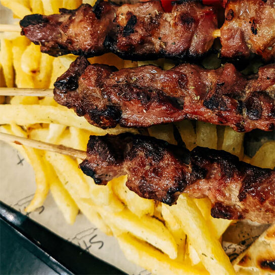 Фото самый вкусный шашлык из свинины в духовке на шпажках
