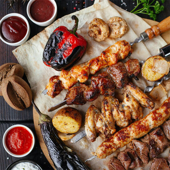 Фото сочный и нежный шашлык из свинины в маринаде с майонезом и луком