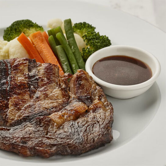 Фото Какой соус подойдет для подачи с мясом говядиной?