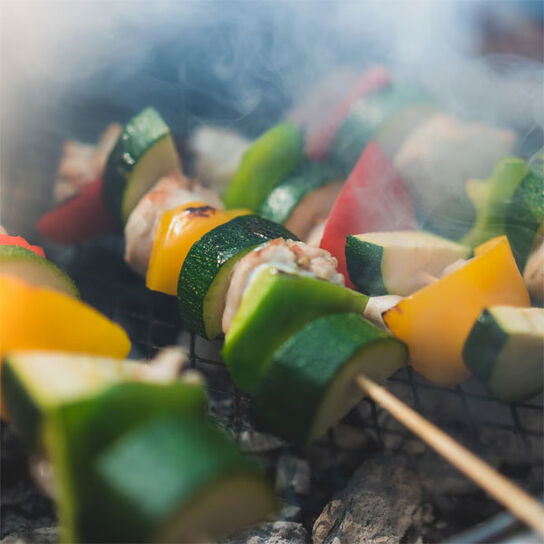 Фото как быстро, просто и вкусно приготовить овощи на мангале на шампурах