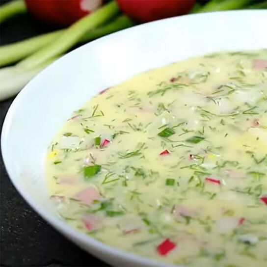 Фото как быстро и просто пирготовить Диетическую ПП-окрошку при похудении: рецепт на сыворотке