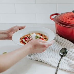 Фото классическая окрошка на квасе и сметане - вкусный холодных летний суп