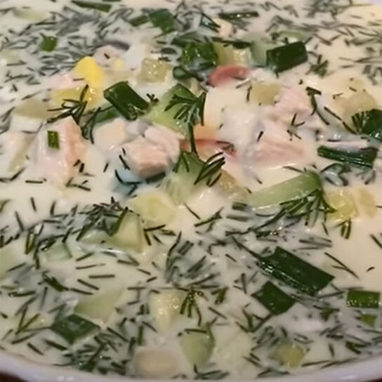 Фото Как приготовить вкусную классическую Окрошку на Сметане и Воде с Колбасой: Классический Пошаговый Рецепт