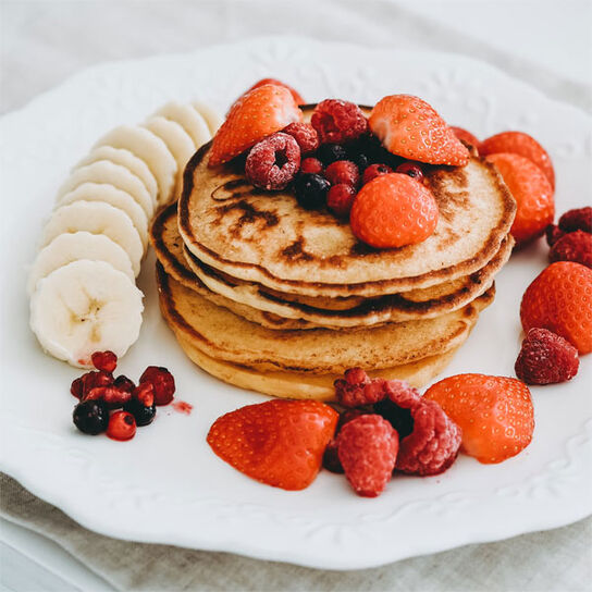Фото румяные и быстрые оладьи на сметане без дрожжей