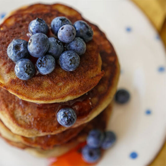 Фото пышные и вкусные оладьи на дрожжах и воде: рецепт, как в детском садике
