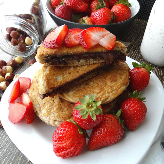 Фото как быстро и просто приготовить вкусные и пышные Панкейки с Шоколадом внутри на Молоке: Рецепт на сковороде