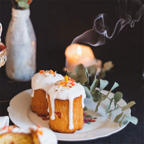 Фото Мягкий пасхальный кулич на живых дрожжах и молоке (Паска)