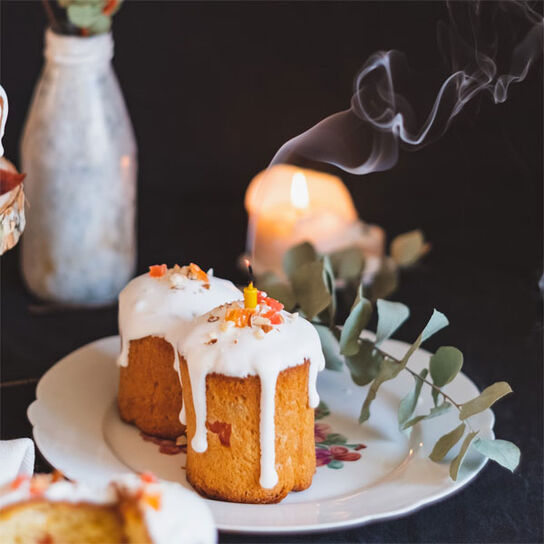 Фото Мягкий пасхальный кулич на живых дрожжах, яйцах и молоке (Паска)