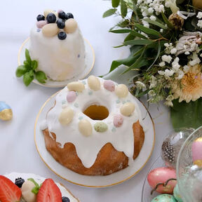 Фото Пасхальный кулич на сухих дрожжах, яйцах и молоке с кремом внутри