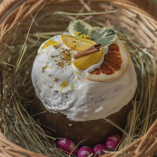 Фото удачной белковой глазури для пасхального кулича, которая не осыпается и не липнет к рукам