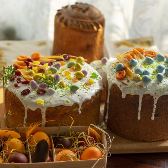 Фото паски - влажный, мягкий, нежный пасхальный кулич в духовке