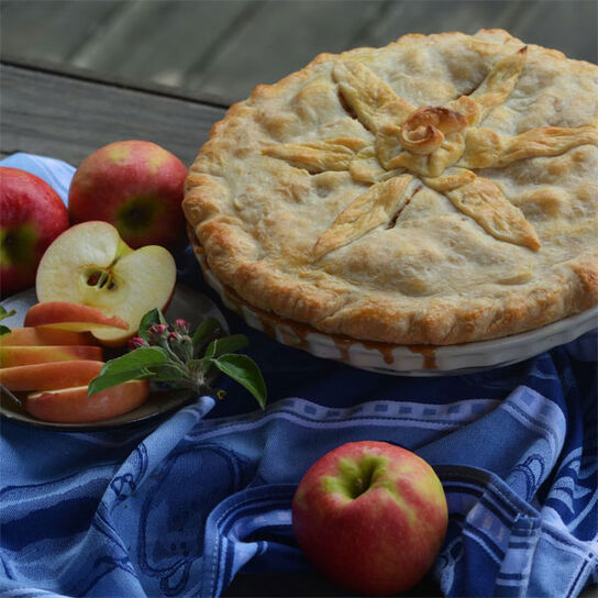 Фото как приготовить и испечь вкусный слоеный Пирог с Яблоками из Готового Слоеного Дрожжевого Теста: рецепт в духовке
