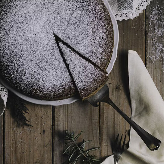 Фото вкусный простой и быстрый пирог на кефире с вареньем и минимумом ингредиентов