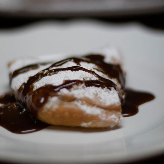 Фото Штрудель с вишней из слоеного бездрожжевого теста: классический пошаговый рецепт