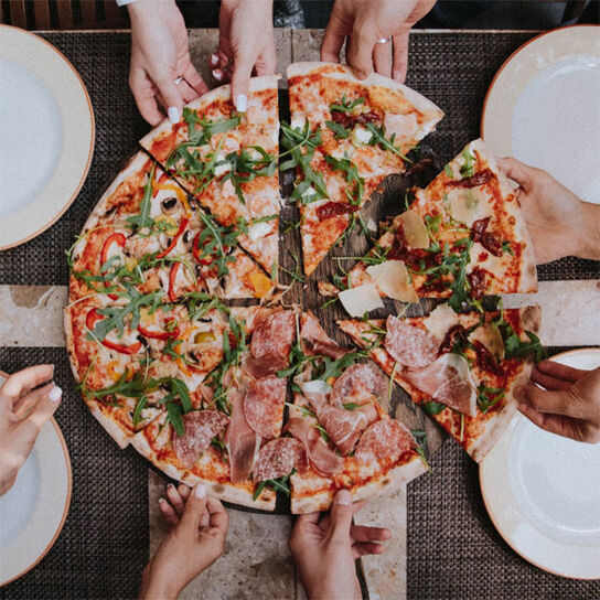 Фото приготовления мясной пиццы в домашних условиях