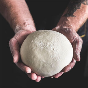 Фото тонкого теста для пиццы как в пиццериии