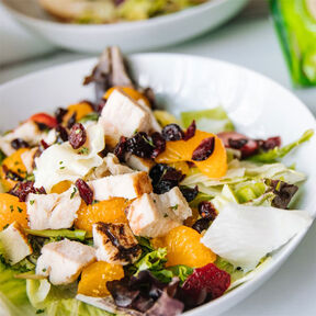 Фото Салат с курицей, ананасами и сыром с майонезом