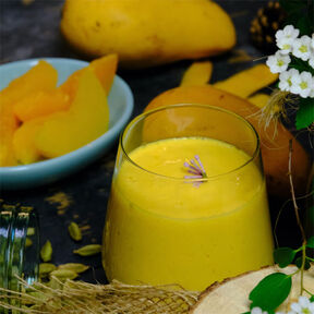 Фото Как приготовить фруктовый смузи-коктейль из манго, ананаса и банана