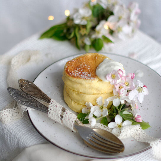 Фото вкусные и пышные идеальные сырники из творога и муки на сковороде