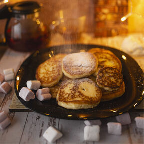 Фото лучших творожных сырников с мукой и яйцами на сковороде