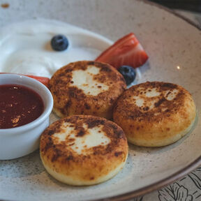Фото ПП-Сырники с Овсяной Мукой и Бананом - рецепт из творога на сковороде