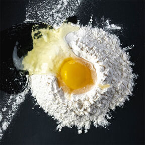 Фото теста на чебуреки на воде с уксусом и яйцом