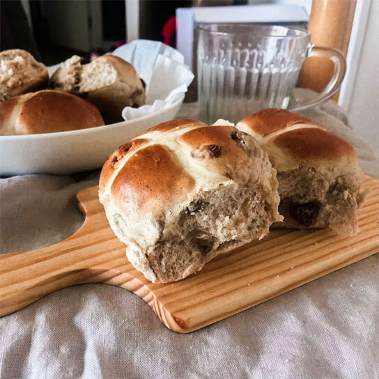 Фото дрожжевого теста на кефире и сухих дрожжах для булочек