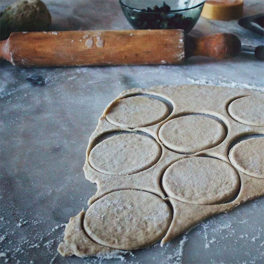 Фото теста для домашних пельменей на кефире 