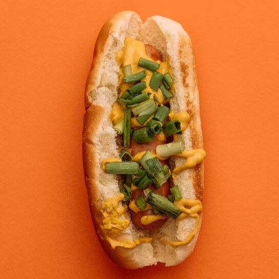 Фото вкусные сосиски в тесте (хот дог) на молоке и сухих дрожжах