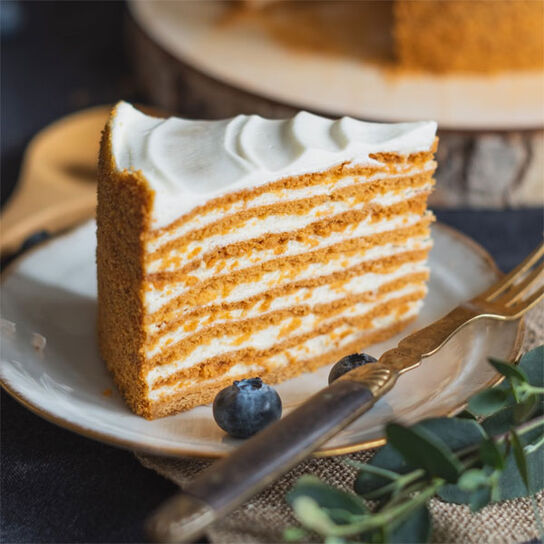 Фото Торт Медовик с заварным кремом: простой классический бабушкин рецепт в домашних условиях